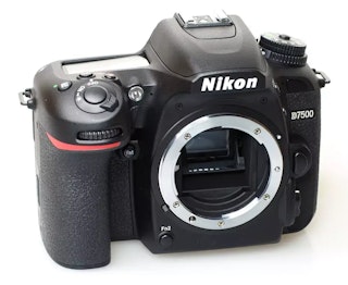 2025年版】Nikon D7500のレビュー比較まとめ。手ぶれ補正の実力は